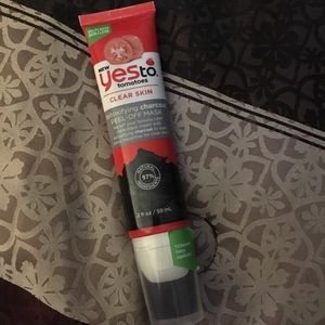 Yestotomatoes charcoal peel off mask